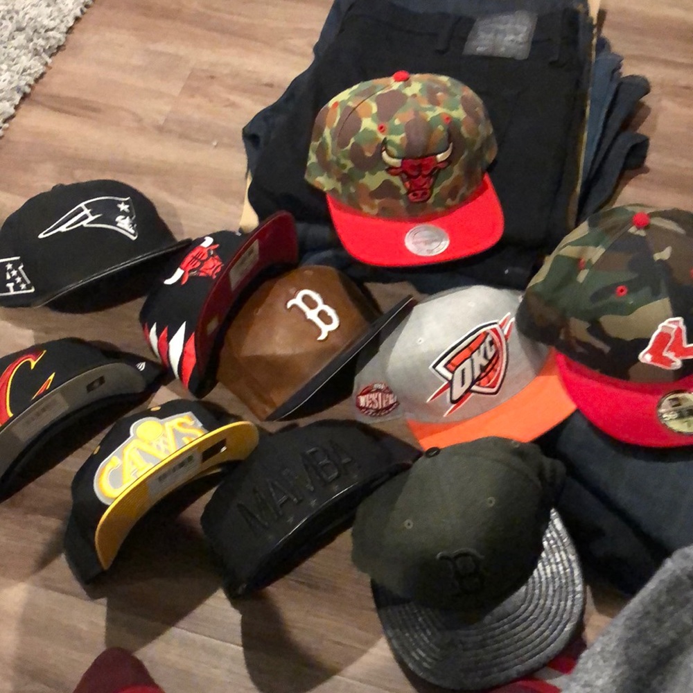 Lot of fitted and snaps